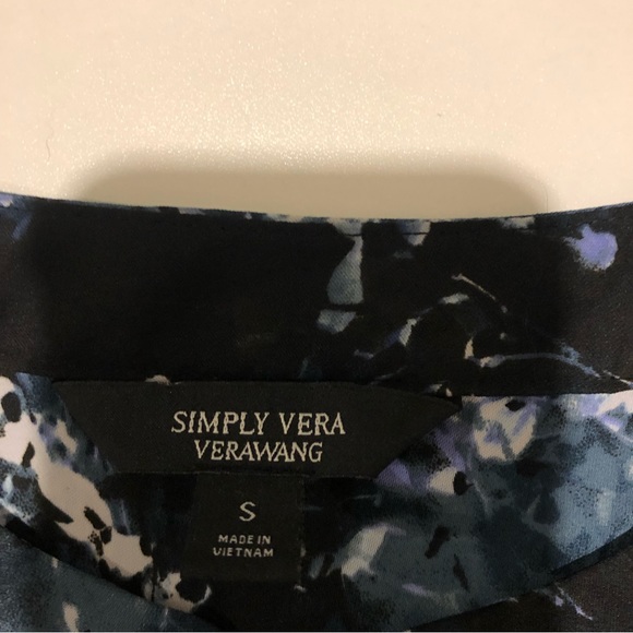 Simply Vera By Vera Wang Womans Top sizeS Floral Patterns Blue, Blqck and White - Picture 4 of 9